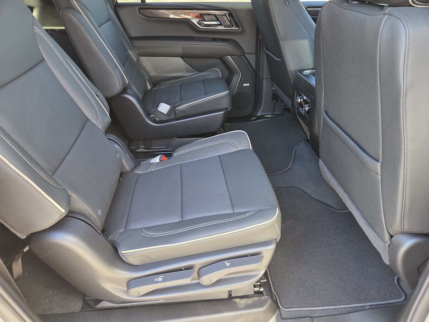 New 2027 GMC Yukon XL Elevation w/ Technology Package AWD/4WD image 24