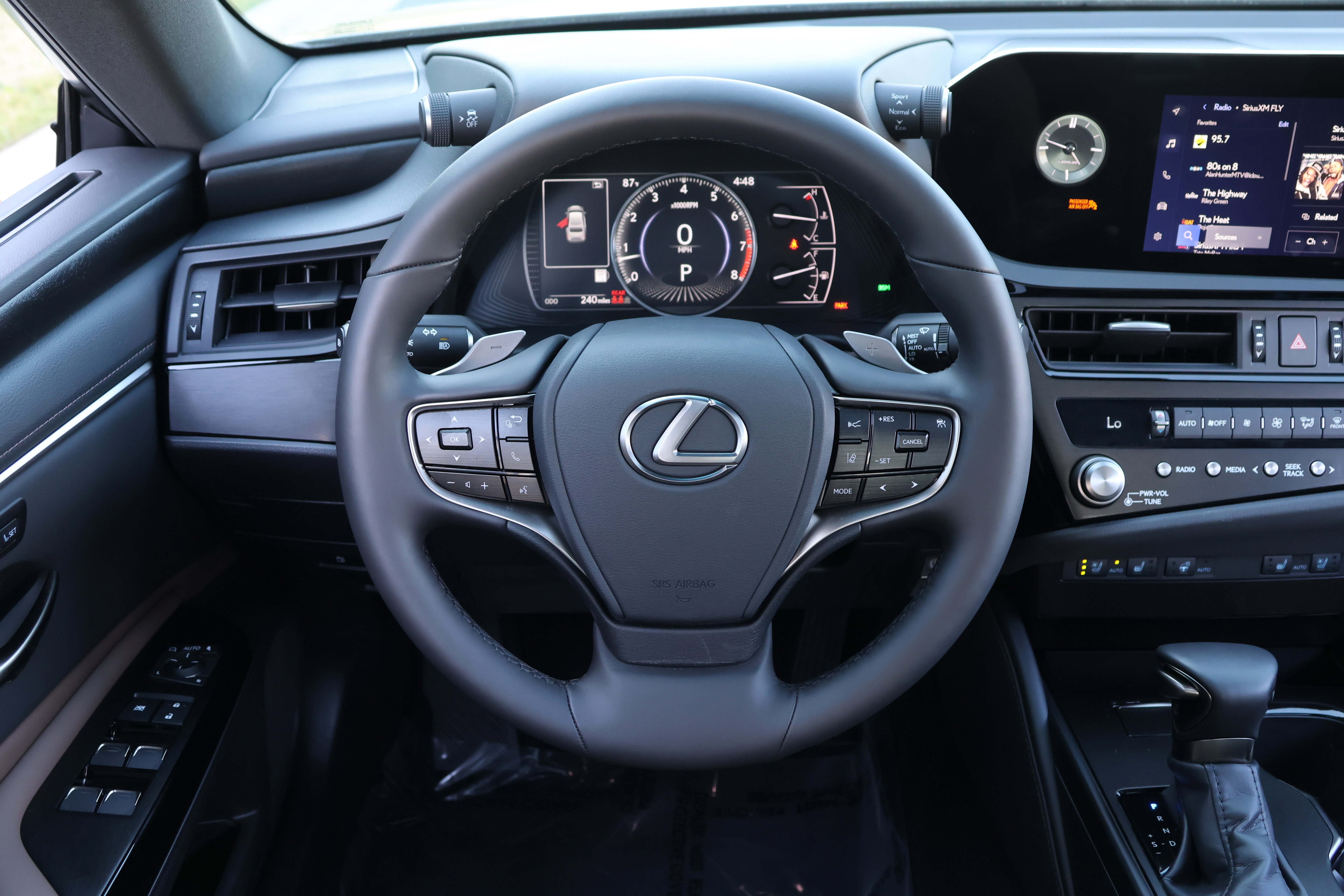 Used 2025 Lexus ES 350 w/ Premium Package image 16