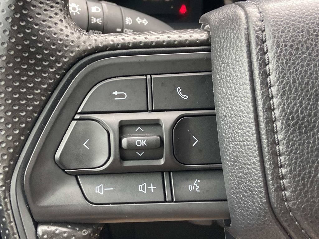 Used 2025 Toyota Tacoma SR5 AWD/4WD image 27