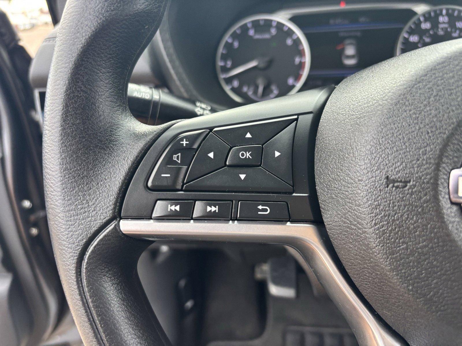 Certified 2024 Nissan Sentra SV FWD image 27