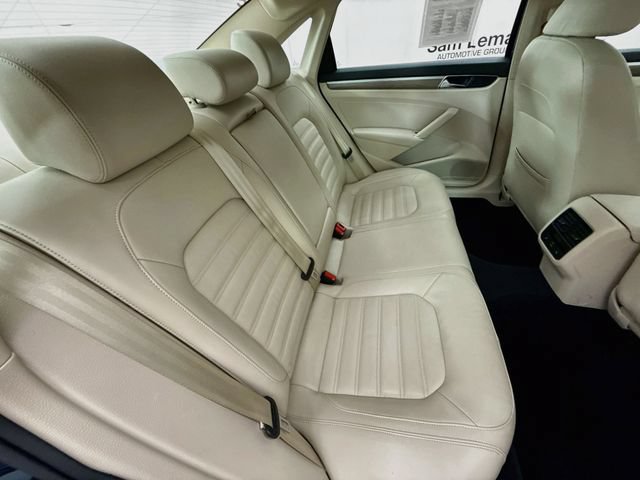 Used 2018 Volkswagen Passat 2.0T SEL Premium FWD image 29