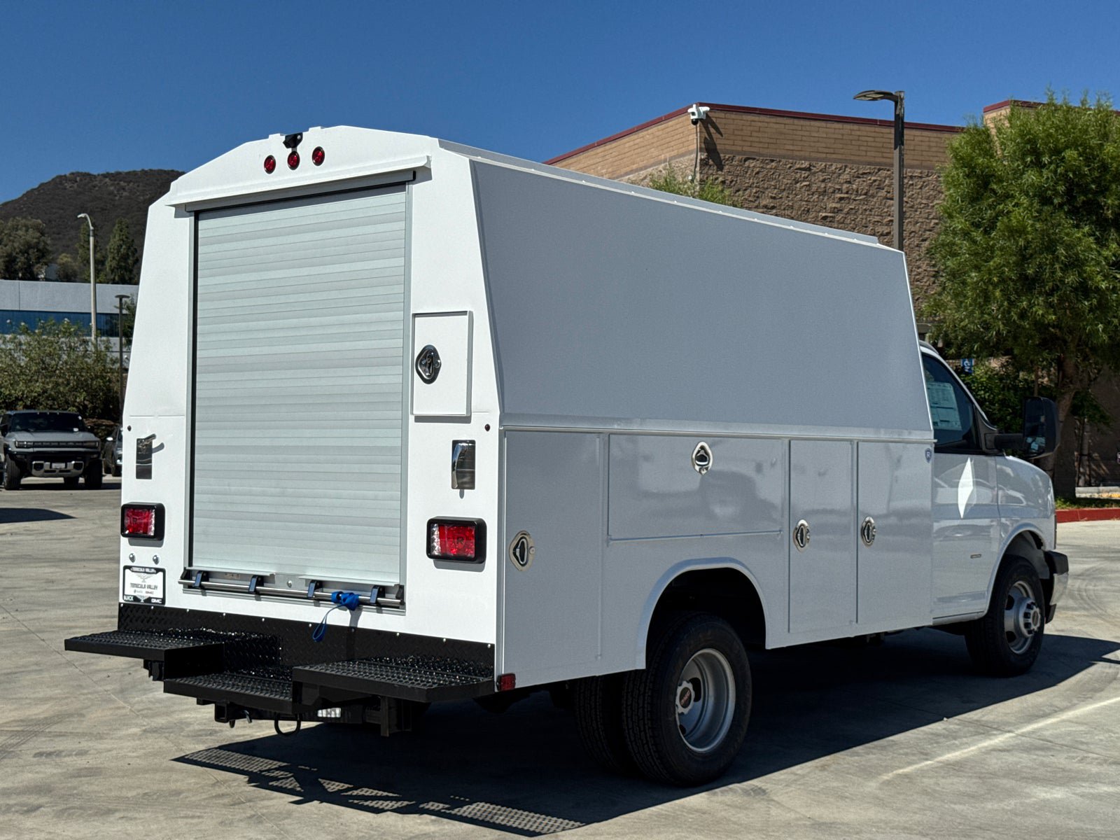 New 2025 GMC Savana 3500 w/ Power Convenience Package RWD image 13