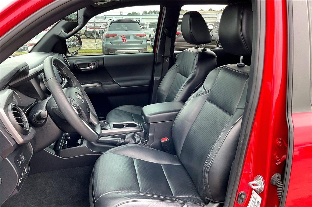 Used 2021 Toyota Tacoma TRD Off-Road w/ TRD Premium Off Road Package image 18