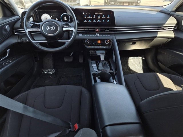 Used 2025 Hyundai Elantra SEL image 22