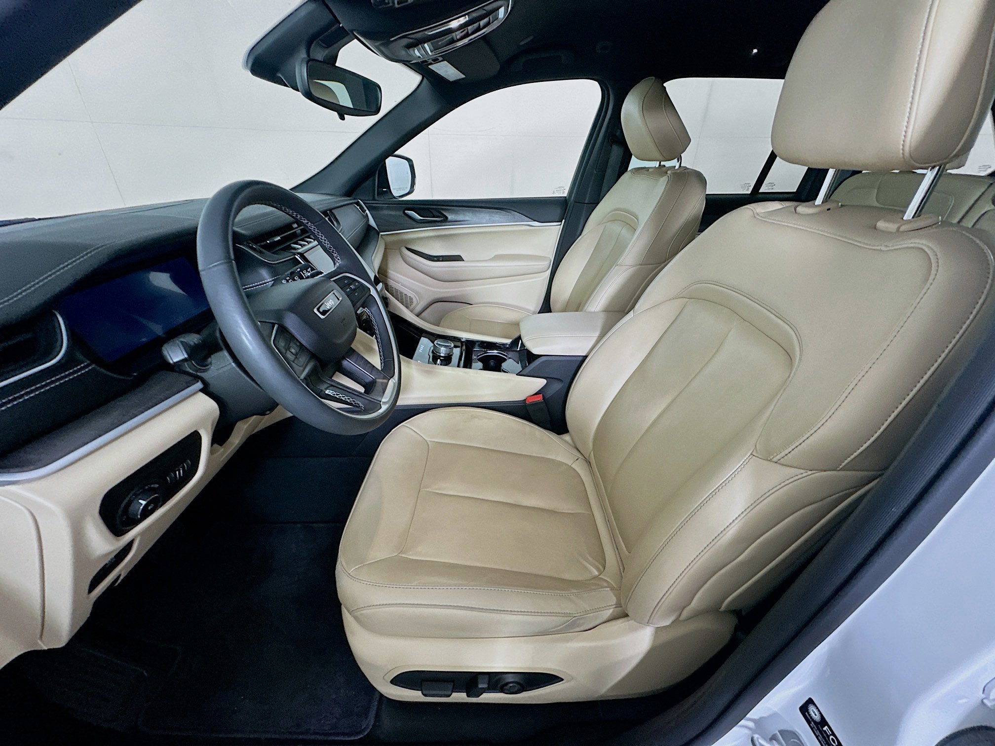 Used 2023 Jeep Grand Cherokee Limited AWD/4WD image 13