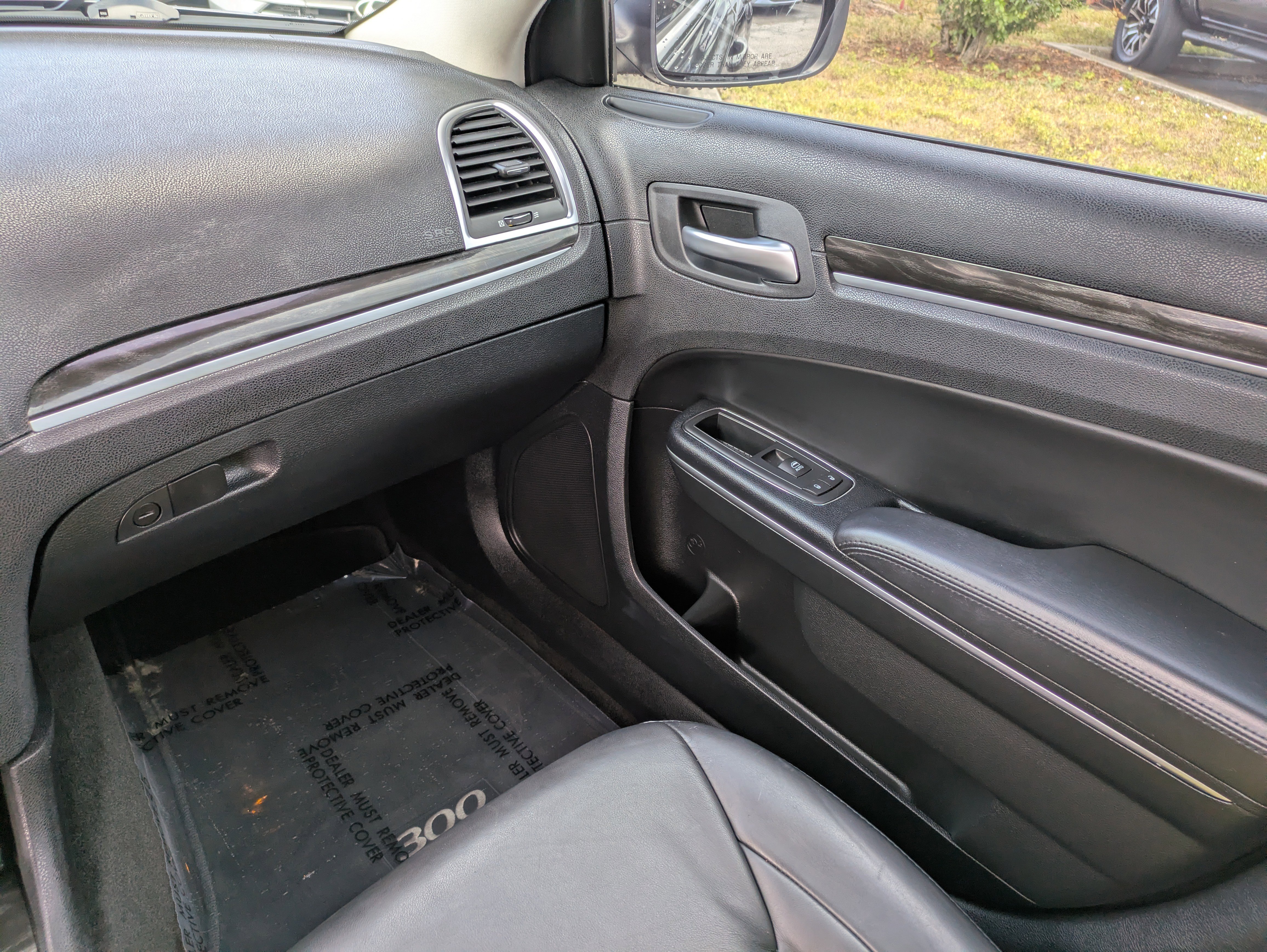 Used 2015 Chrysler 300 Limited image 17