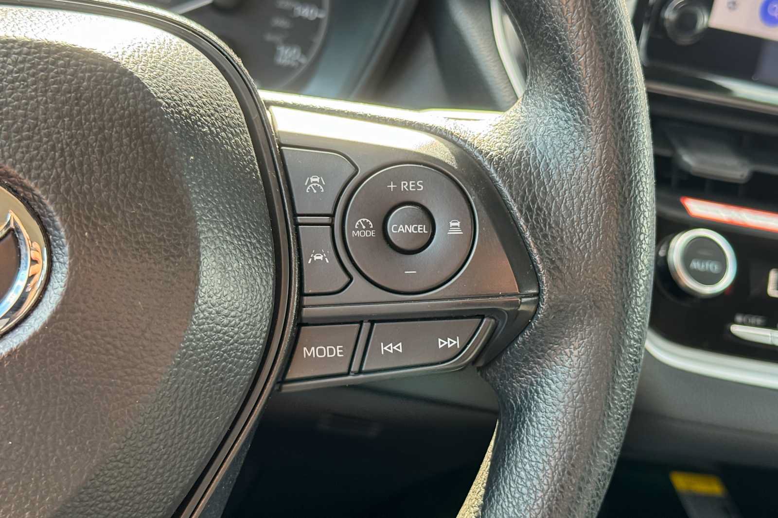 Used 2025 Toyota Corolla LE w/ LE Premium Package FWD image 17
