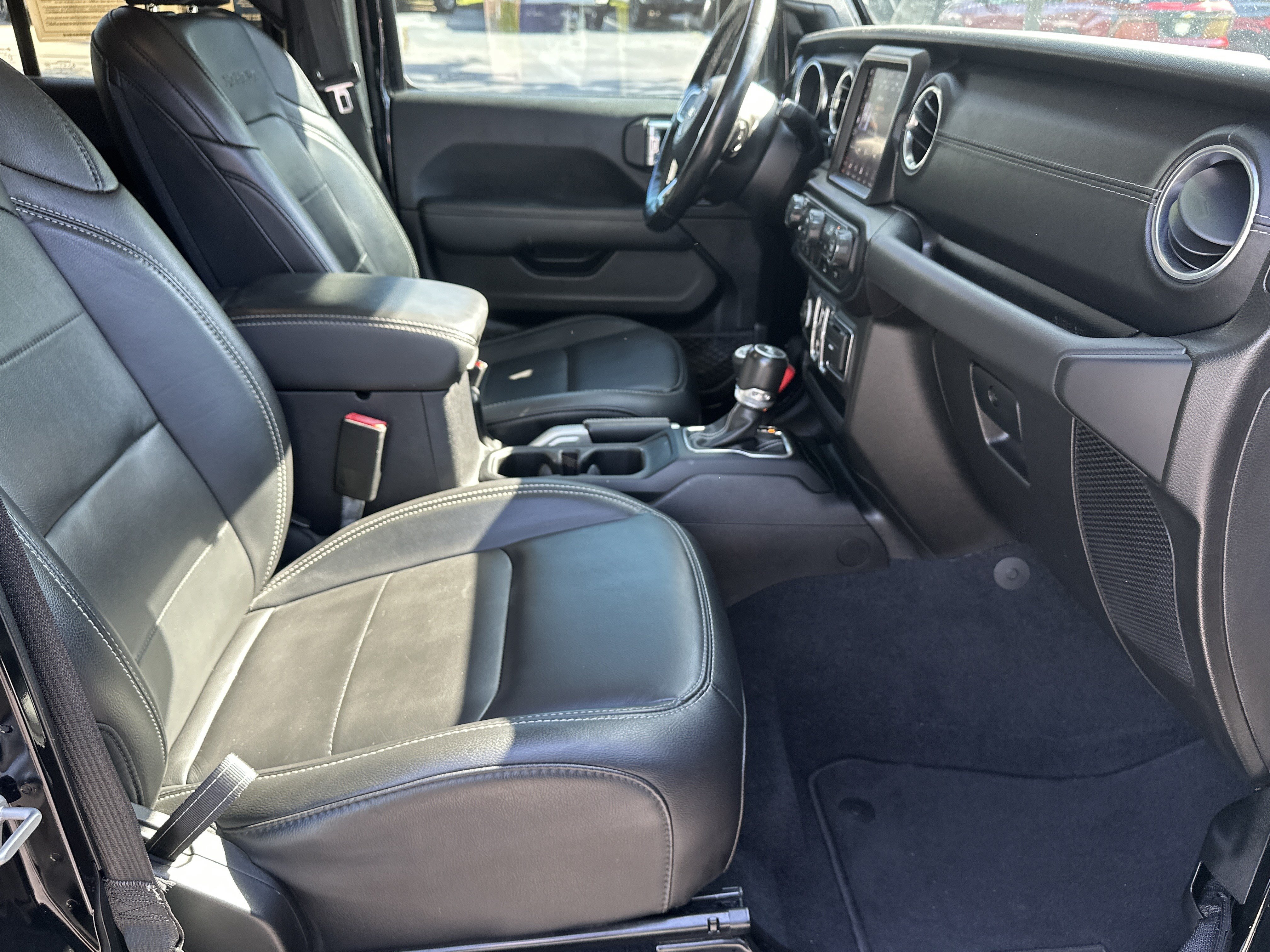 Used 2021 Jeep Wrangler Unlimited Sahara AWD/4WD image 13