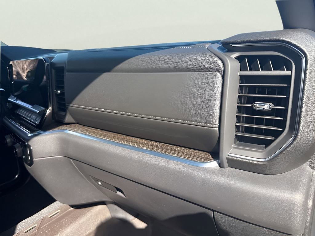 Used 2024 Chevrolet Silverado 1500 LT image 19