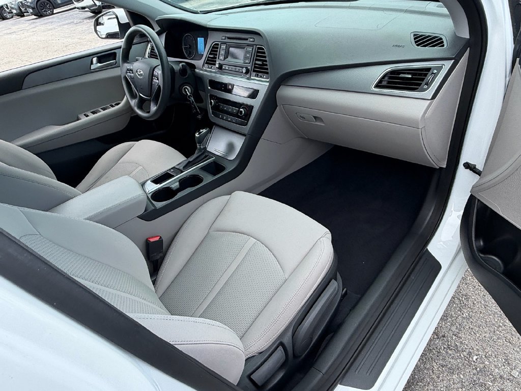 Used 2015 Hyundai Sonata SE FWD image 17
