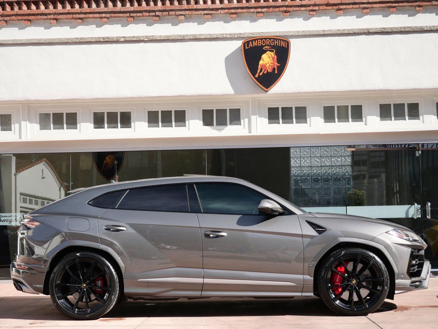 Used 2021 Lamborghini Urus image 2