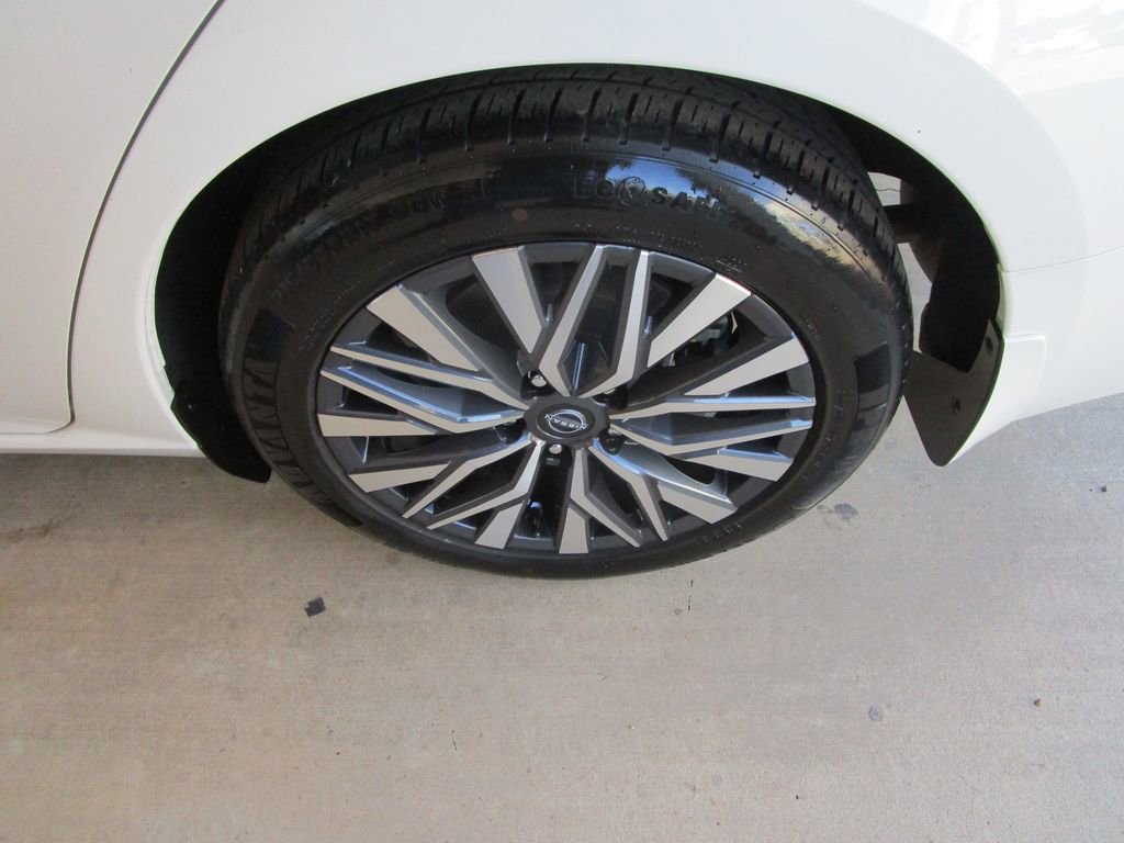 Used 2023 Nissan Altima 2.5 SV w/ SV Premium Package image 10