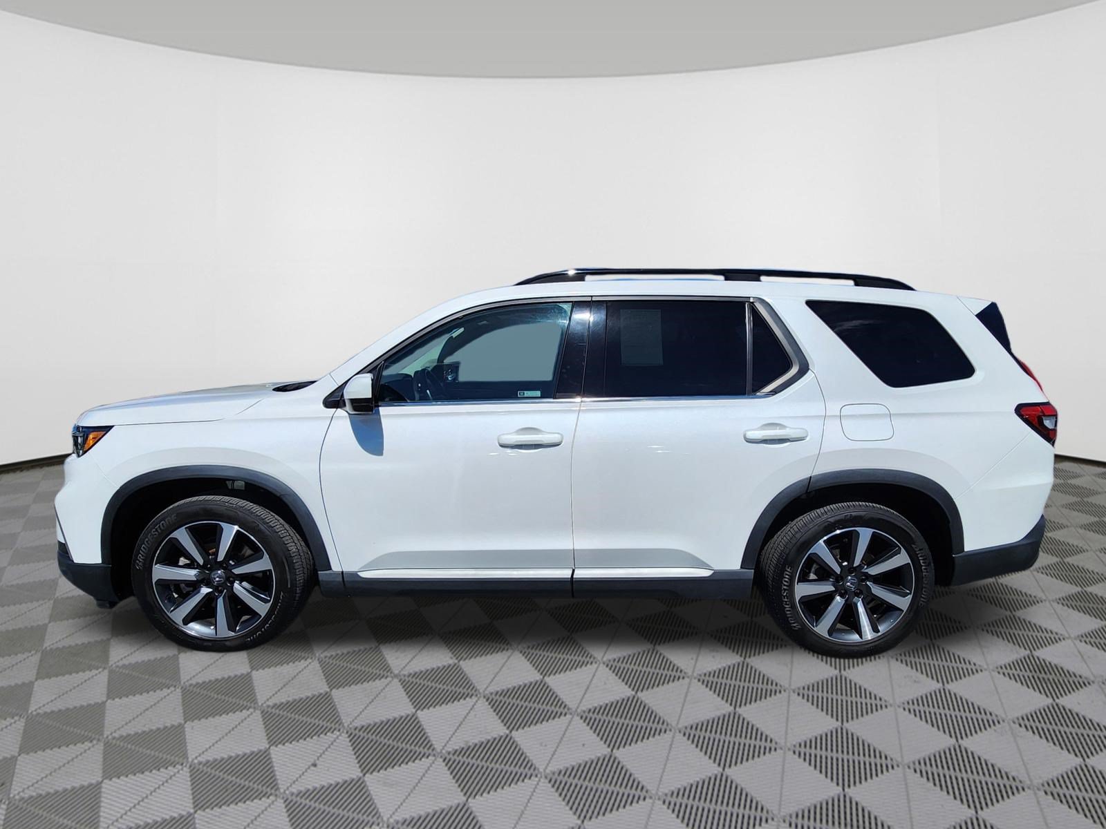 Used 2025 Honda Pilot Touring image 5