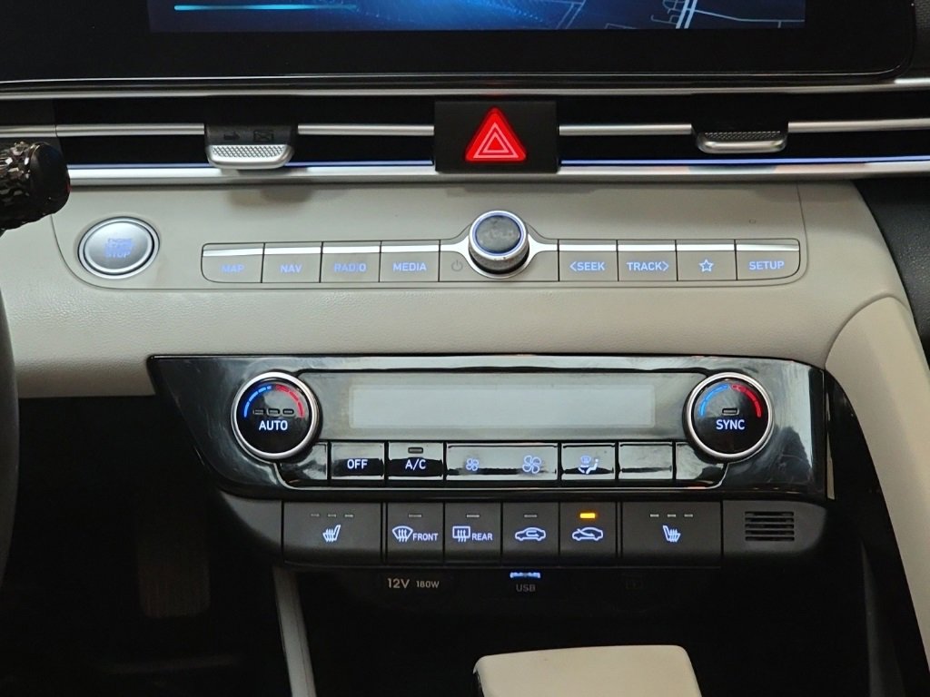 Used 2024 Hyundai Elantra Limited image 21