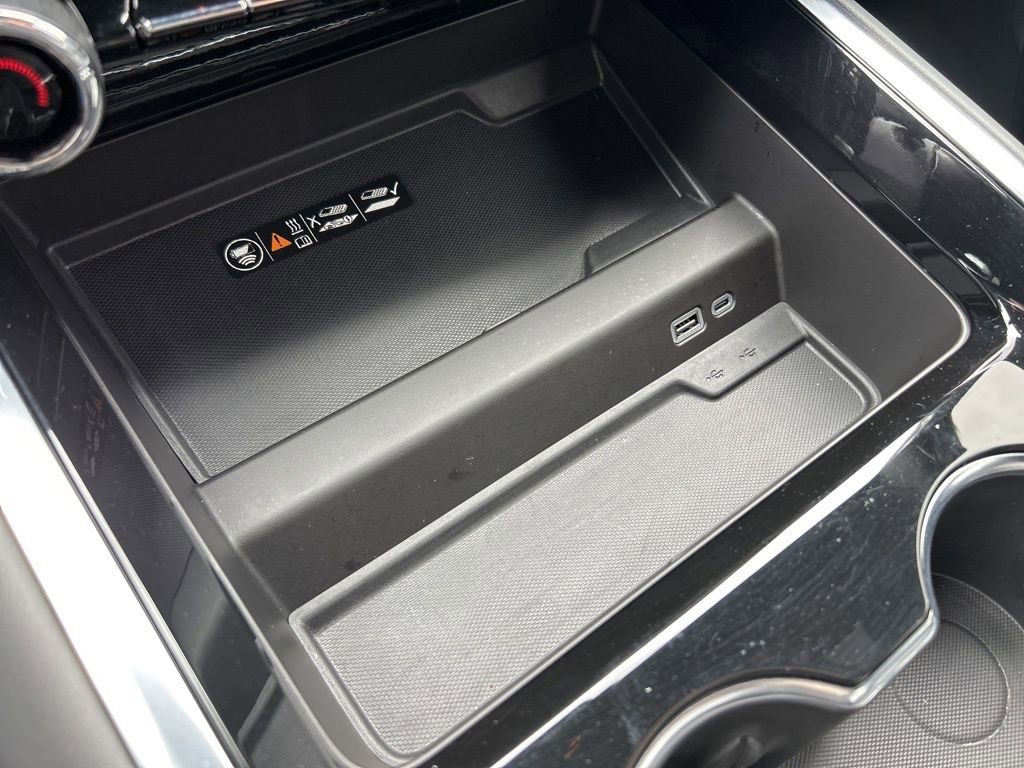 Used 2025 Chevrolet Suburban RST w/ Comfort Package AWD/4WD image 37