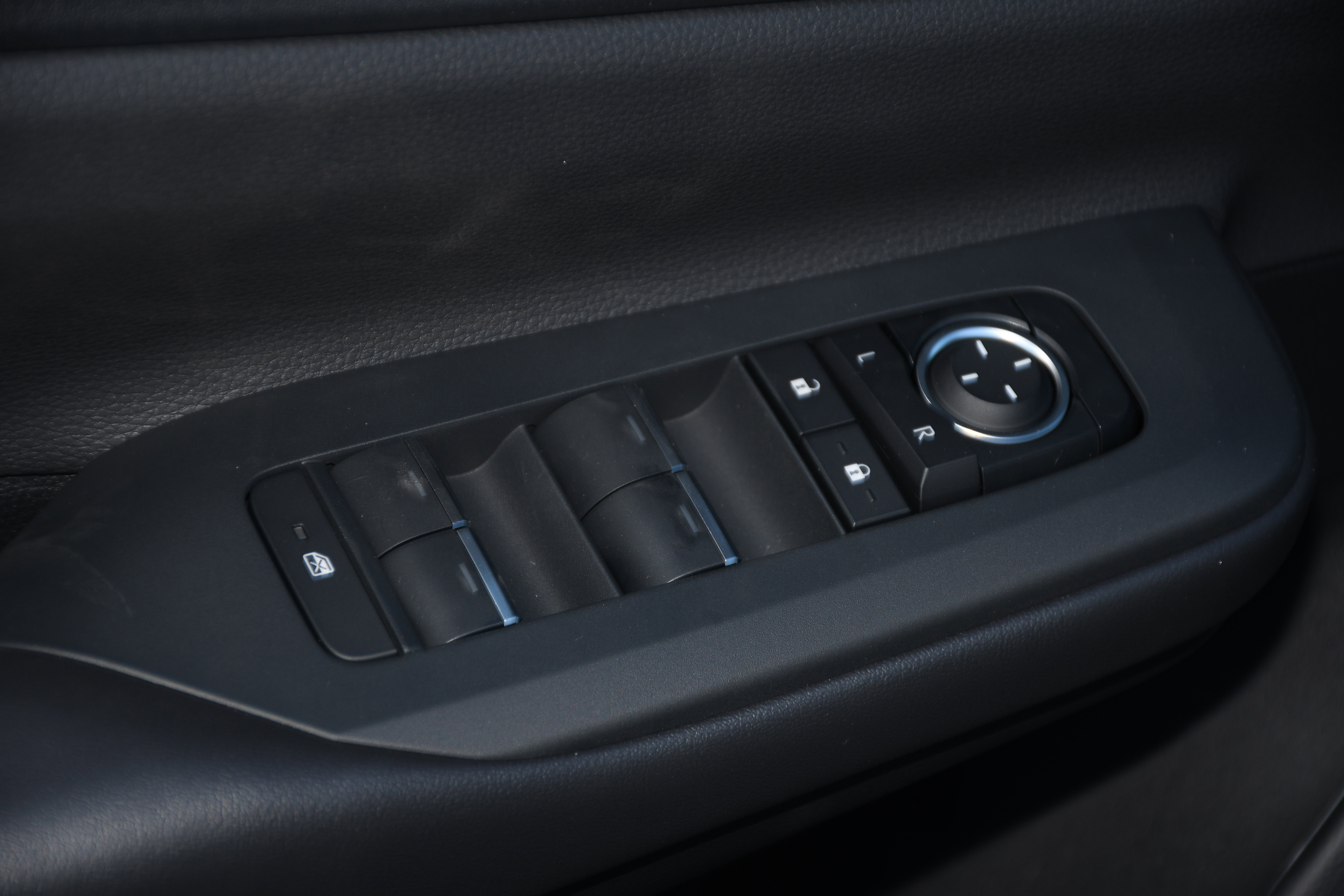 New 2026 Toyota Prius Plug-In Hybrid image 6