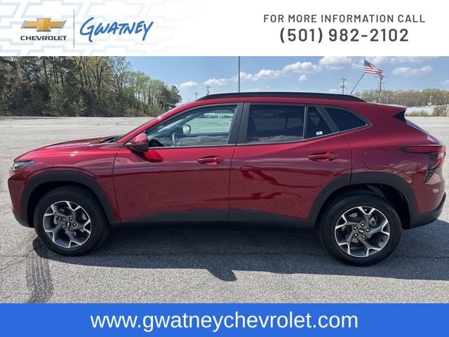 Used 2025 Chevrolet Trax LT w/ LT Convenience Package image 8