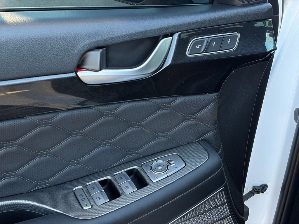 Used 2021 Hyundai Palisade Calligraphy image 12