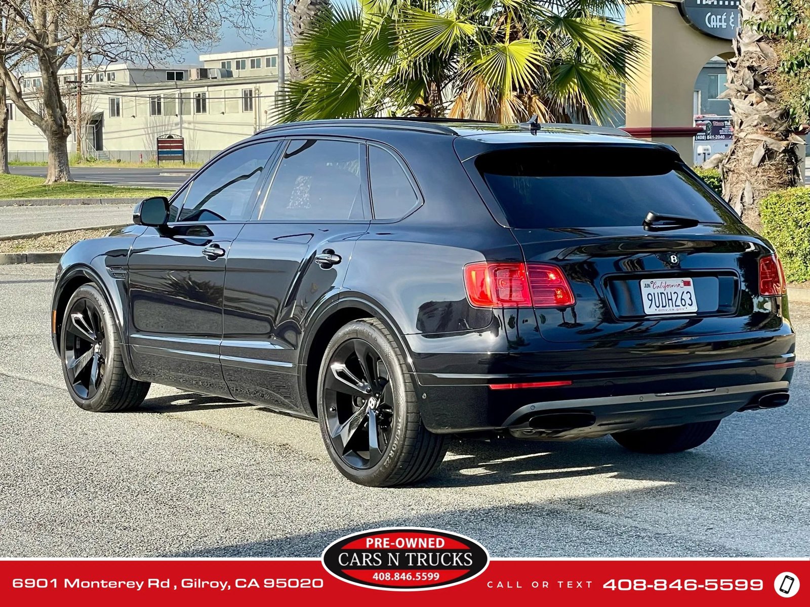 Used 2017 Bentley Bentayga image 48