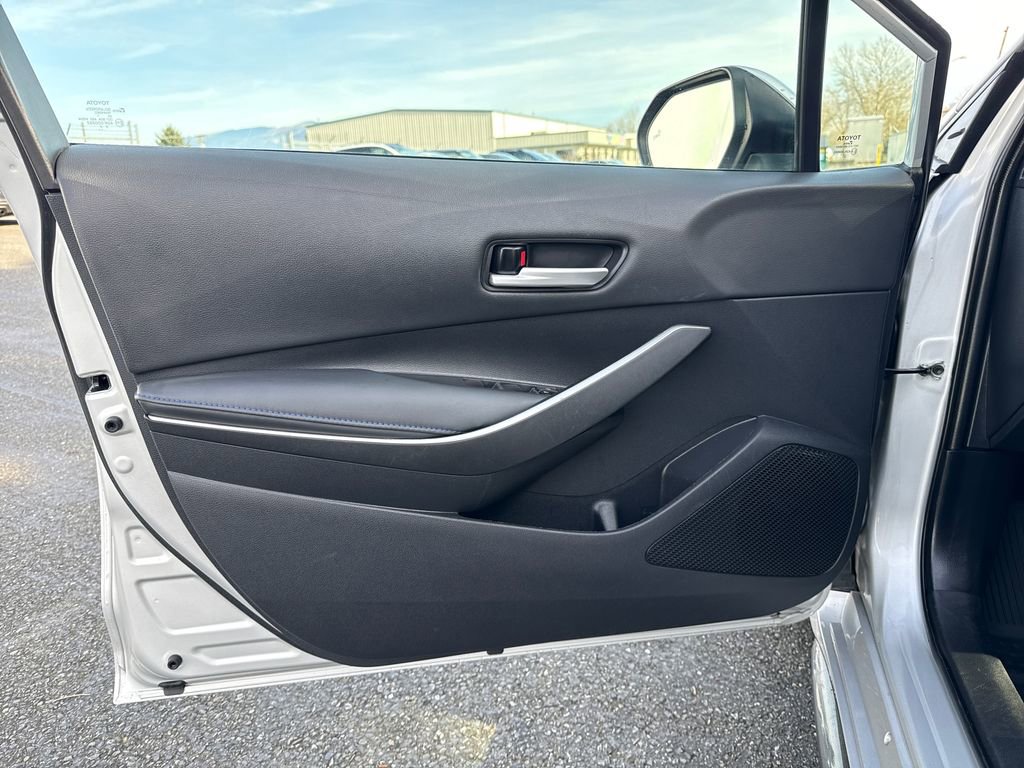 Used 2021 Toyota Corolla SE w/ SE Premium Package image 30