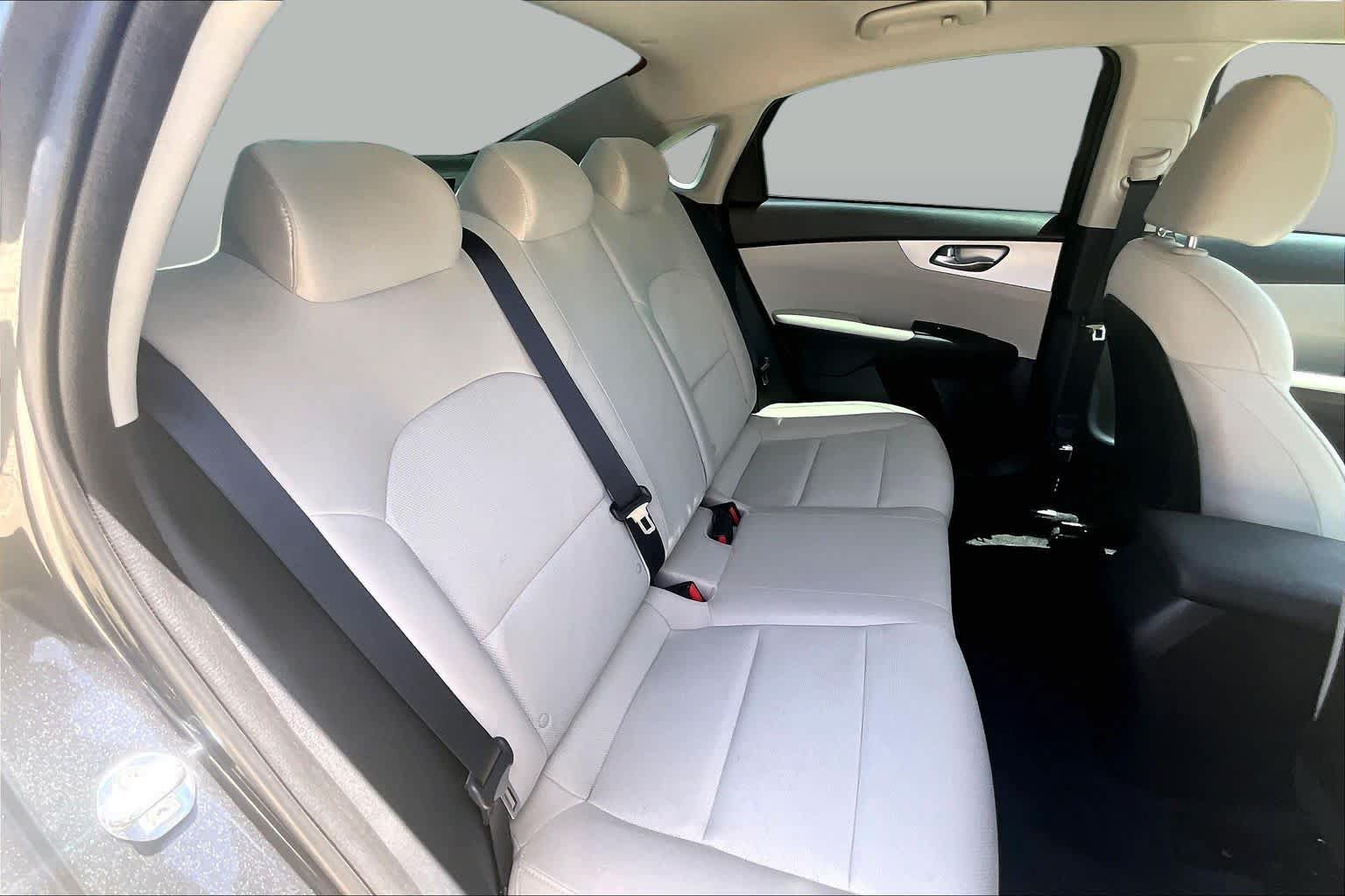 Used 2022 Kia Forte LXS w/ LXS Technology Package FWD image 19