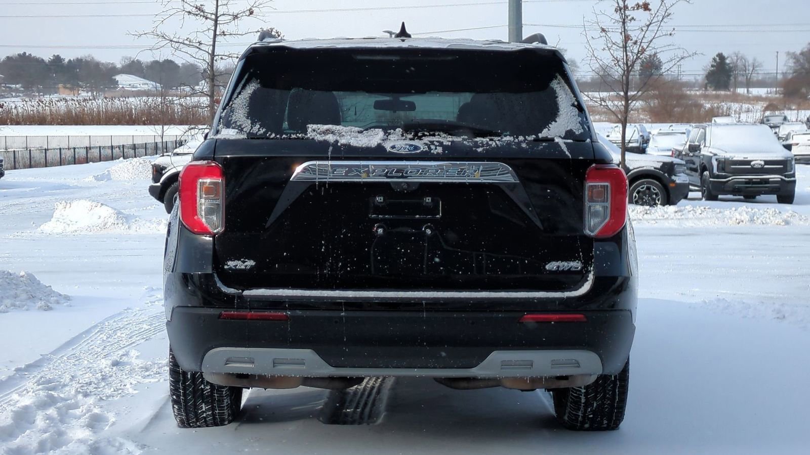 Certified 2021 Ford Explorer XLT w/ Equipment Group 202A image 7