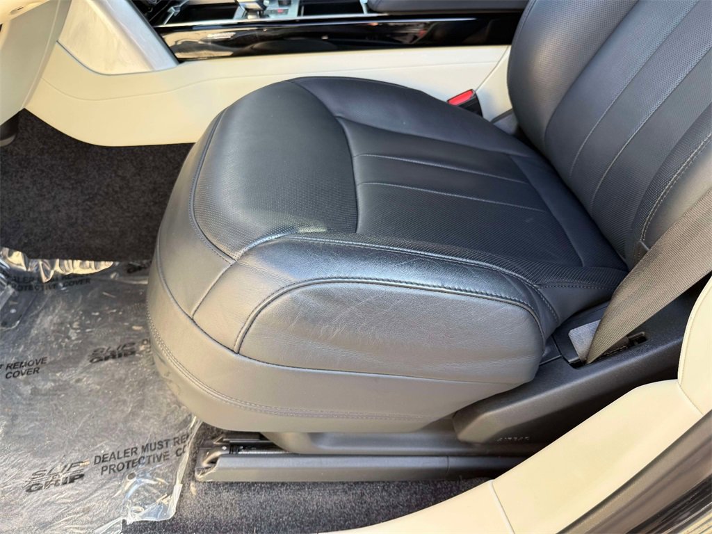 Used 2023 Land Rover Range Rover SE image 3