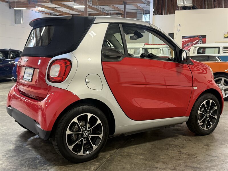 Used 2017 smart fortwo passion RWD image 34
