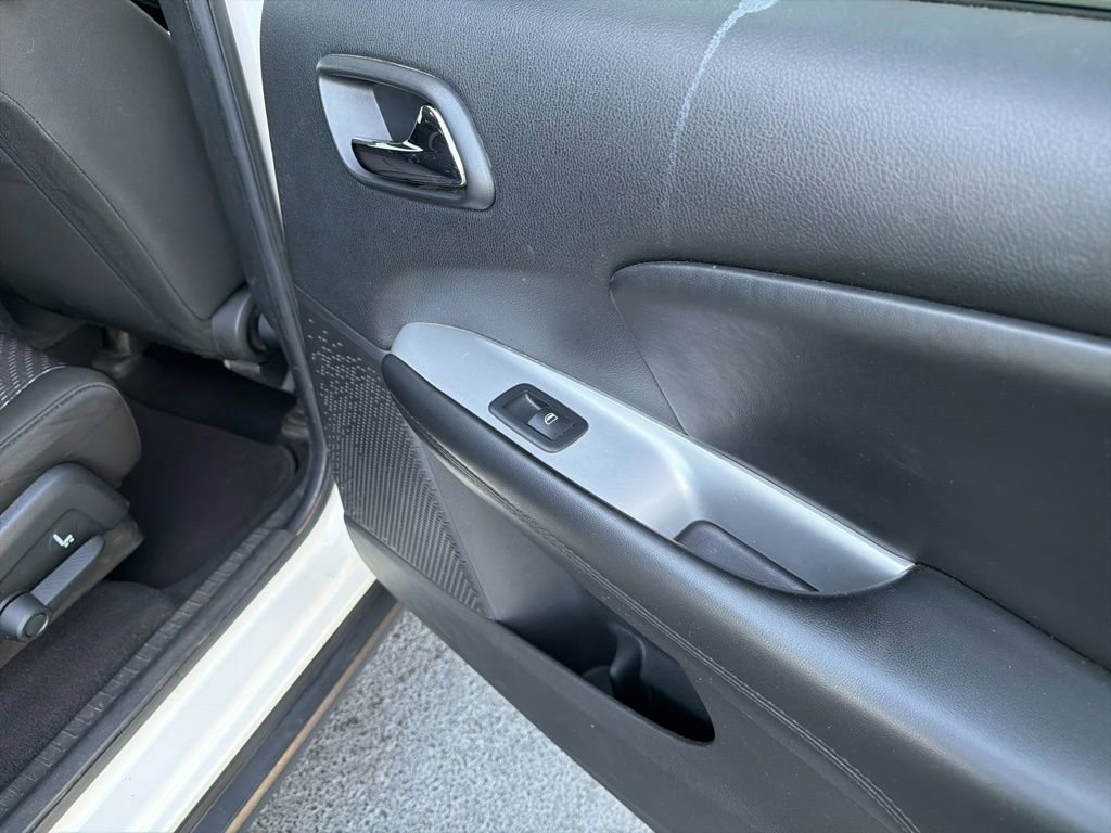 Used 2019 Dodge Journey SE FWD image 19