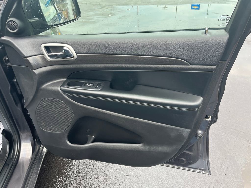 Used 2018 Jeep Grand Cherokee Altitude image 27