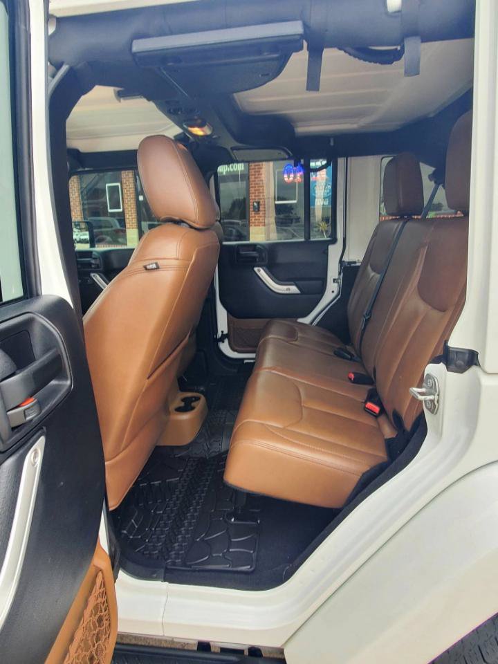 Used 2016 Jeep Wrangler Unlimited Sahara w/ Connectivity Group AWD/4WD image 14