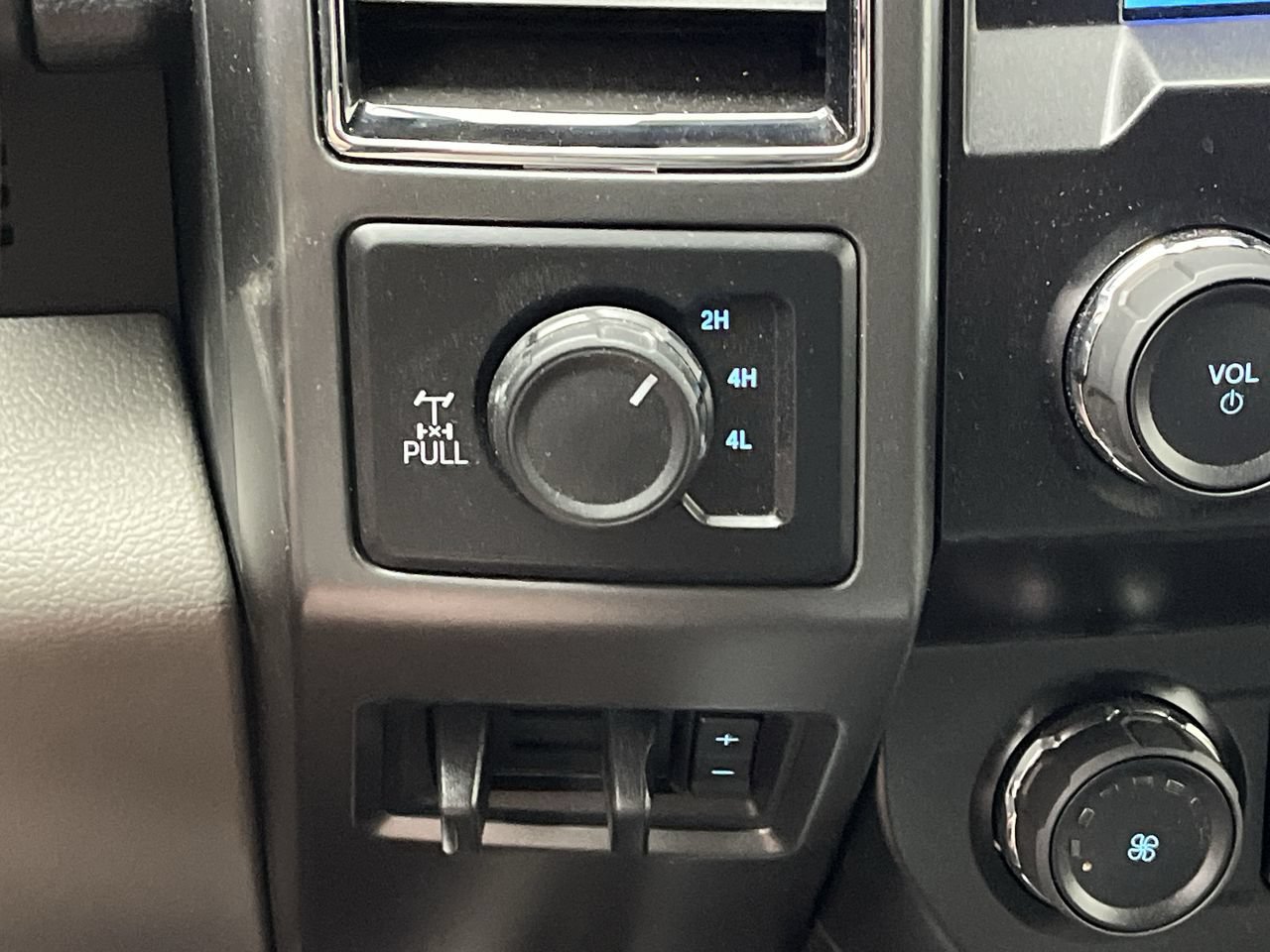 Certified 2021 Ford F250 XLT w/ XLT Premium Package AWD/4WD image 18
