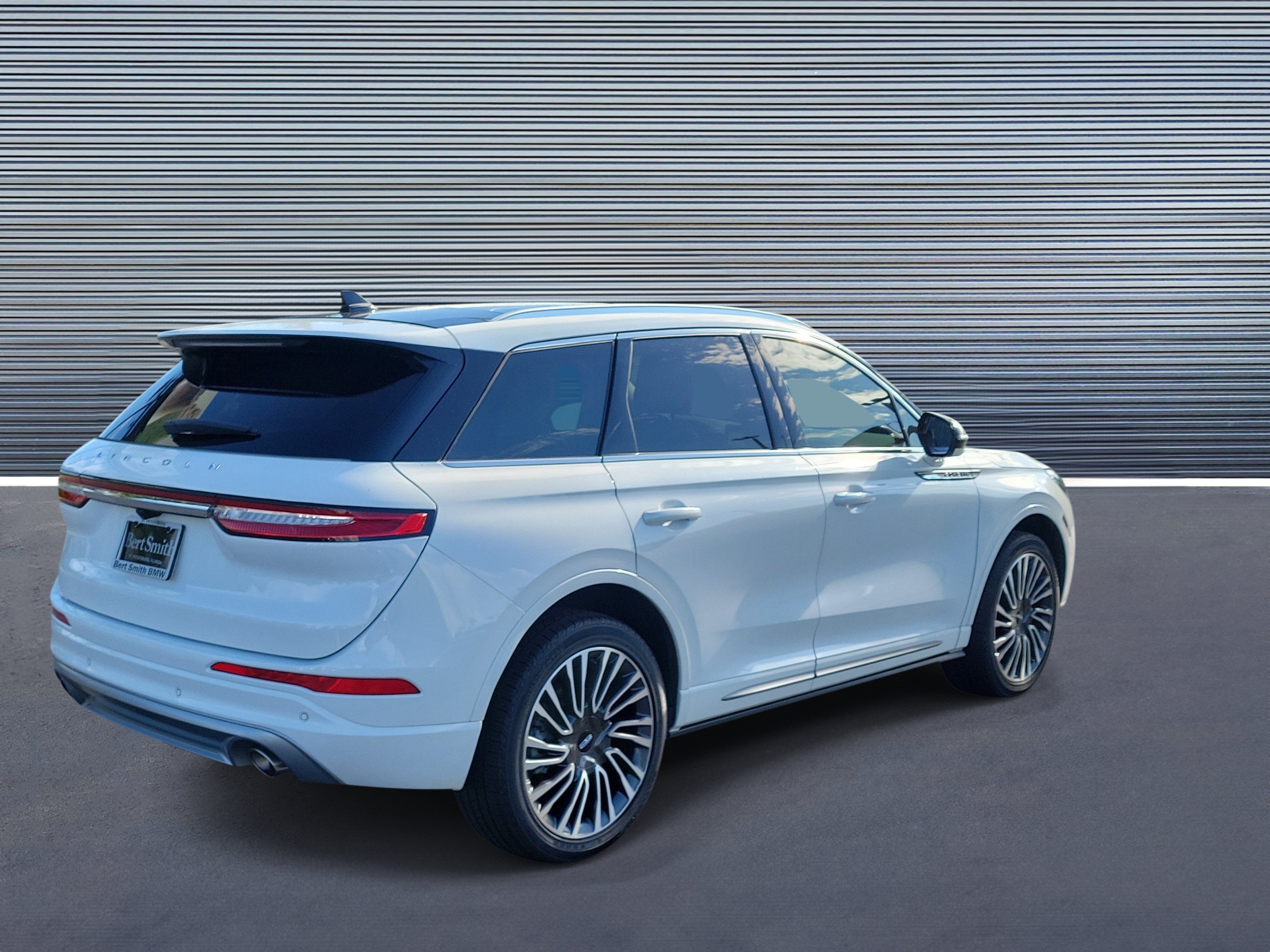 Used 2022 Lincoln Corsair Reserve w/ Sport Package AWD/4WD image 3