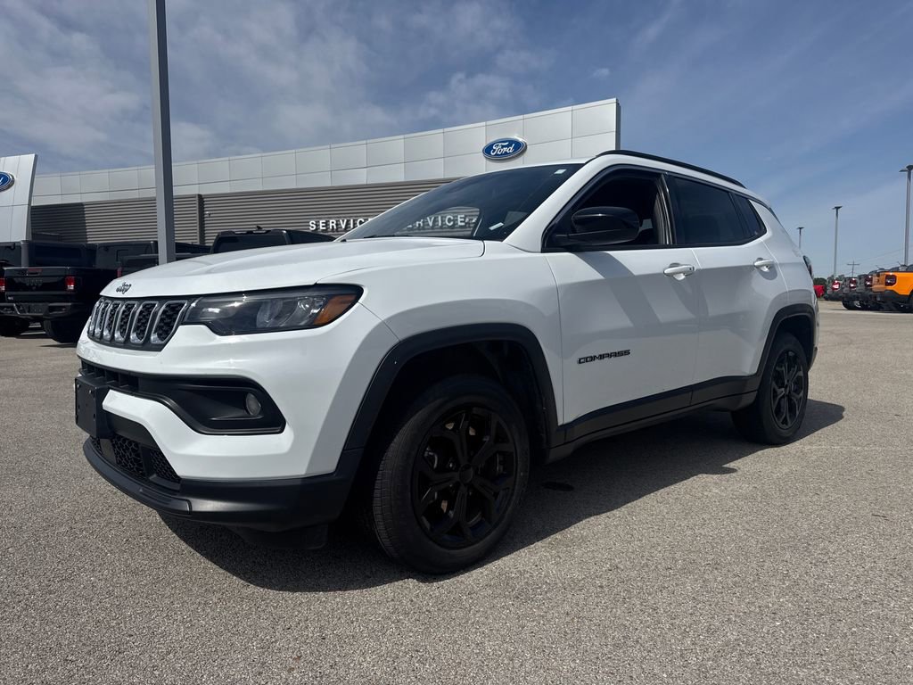 Used 2024 Jeep Compass Latitude AWD/4WD image 4