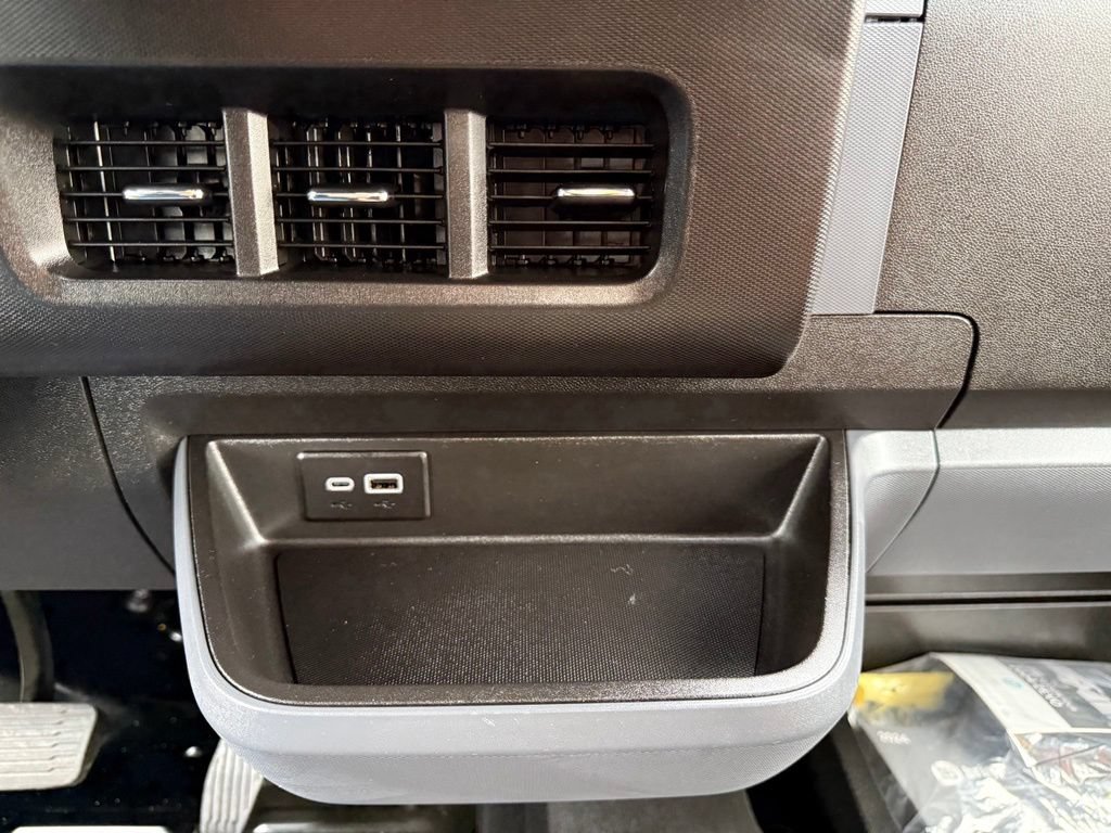 Used 2024 Chevrolet Brightdrop 400 w/ Commercial Equipment Package AWD/4WD image 22