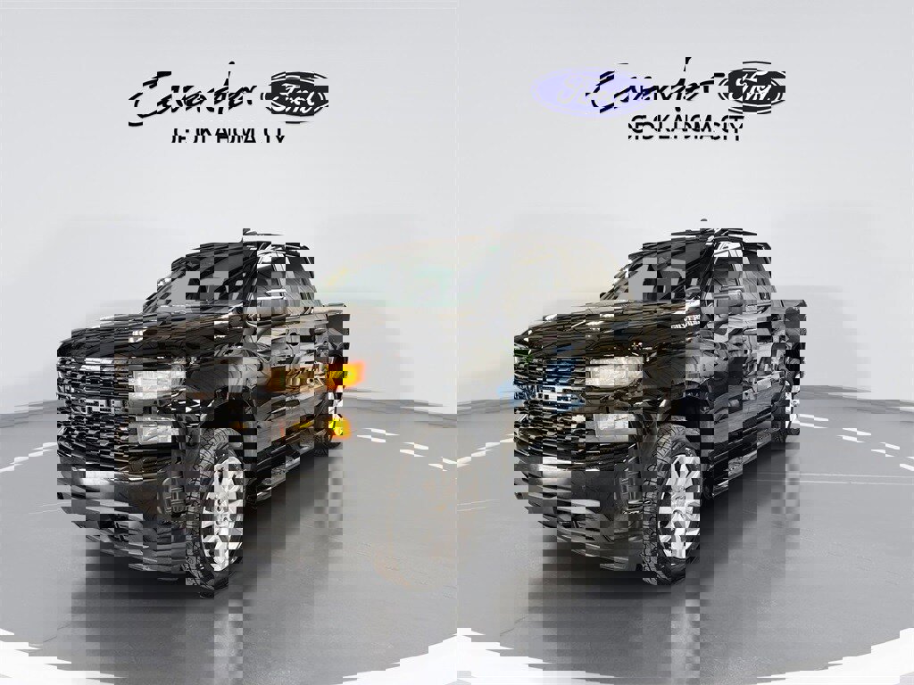 Used 2020 Chevrolet Silverado 1500 Custom w/ Custom Value Package image 4