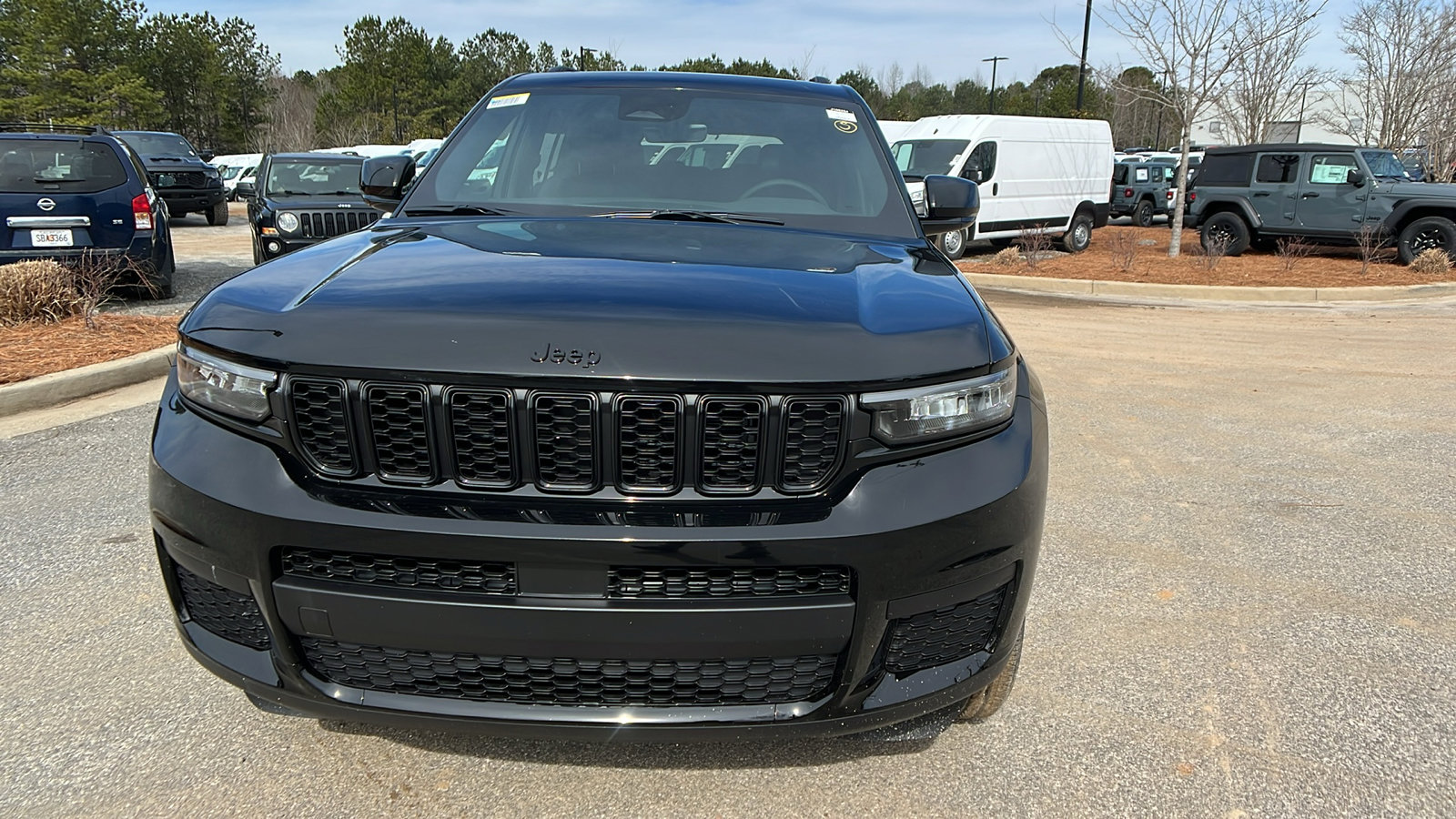 New 2025 Jeep Grand Cherokee L Laredo image 3