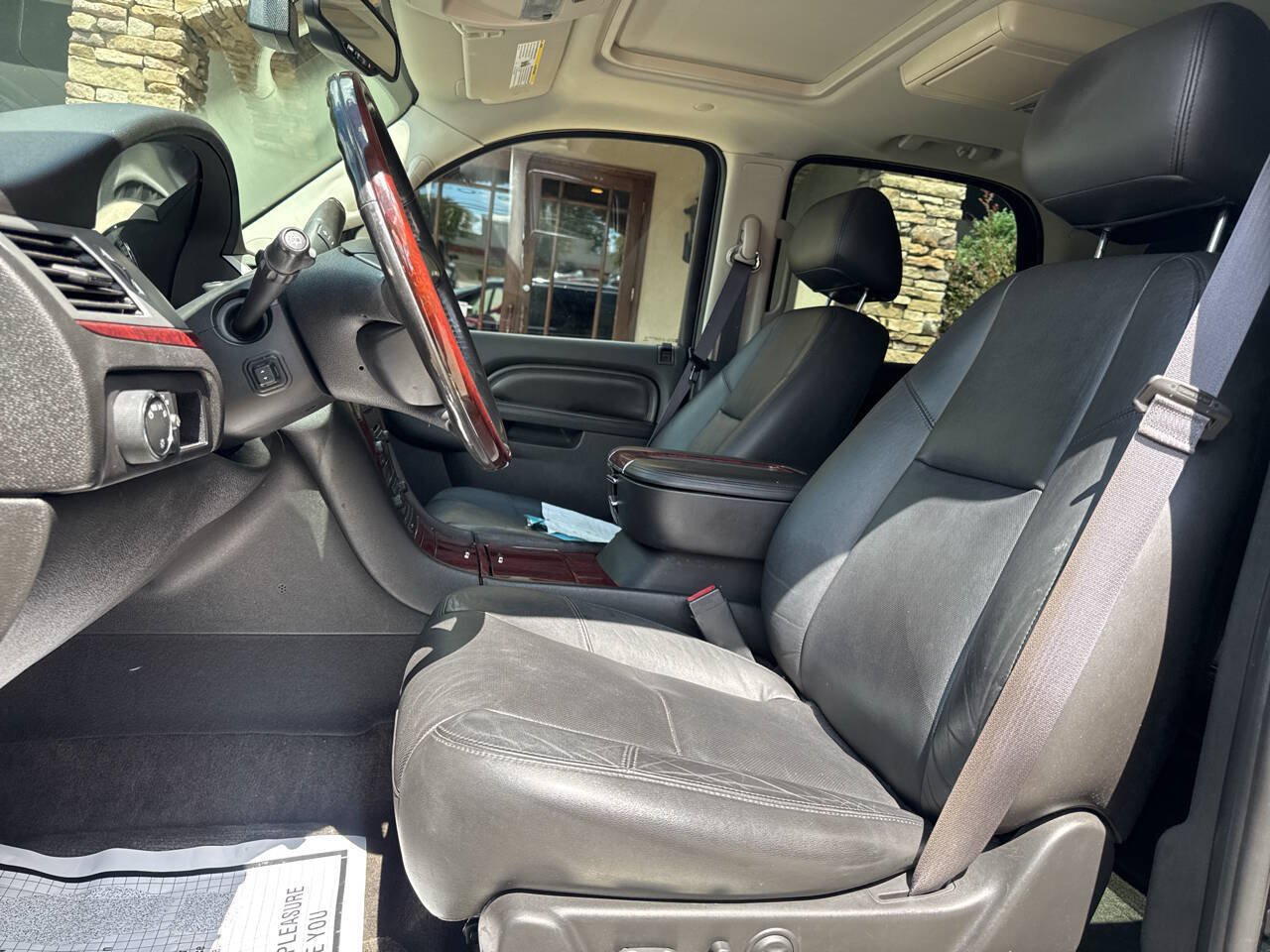 Used 2012 Cadillac Escalade Luxury AWD/4WD image 10