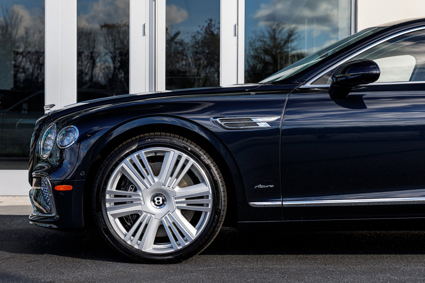 New 2026 Bentley Flying Spur Azure image 7