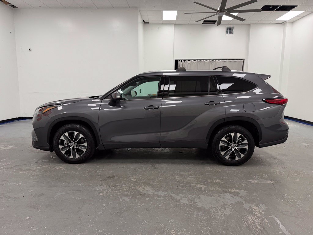 Used 2021 Toyota Highlander XLE FWD image 4