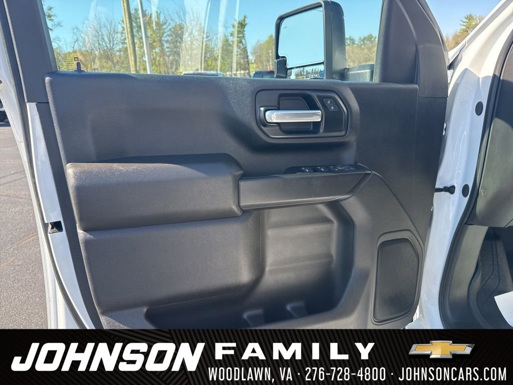 Used 2025 Chevrolet Silverado 2500 Custom w/ Custom Value Package image 10