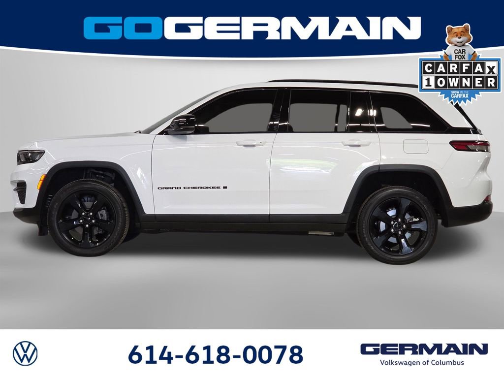 Used 2023 Jeep Grand Cherokee Altitude AWD/4WD image 12