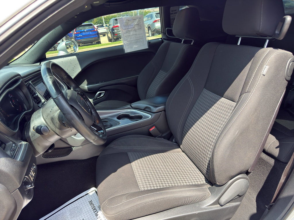 Used 2019 Dodge Challenger SXT w/ Driver Convenience Group RWD image 10