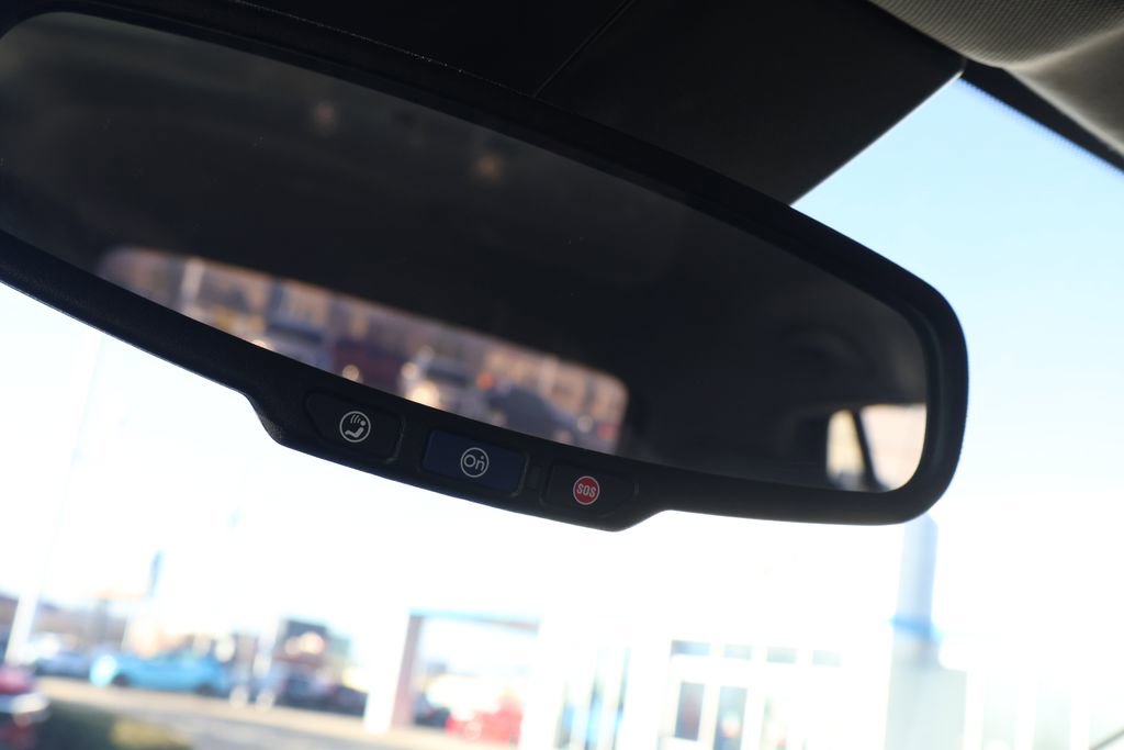 Used 2022 Chevrolet Trax LT w/ LT Convenience Package image 24