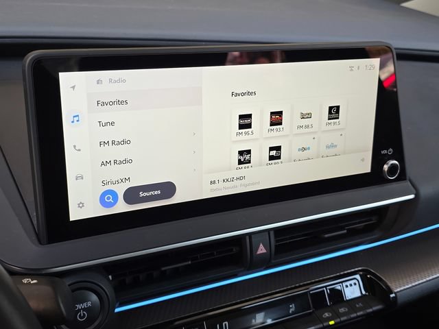 Used 2024 Toyota Prius XLE FWD image 19