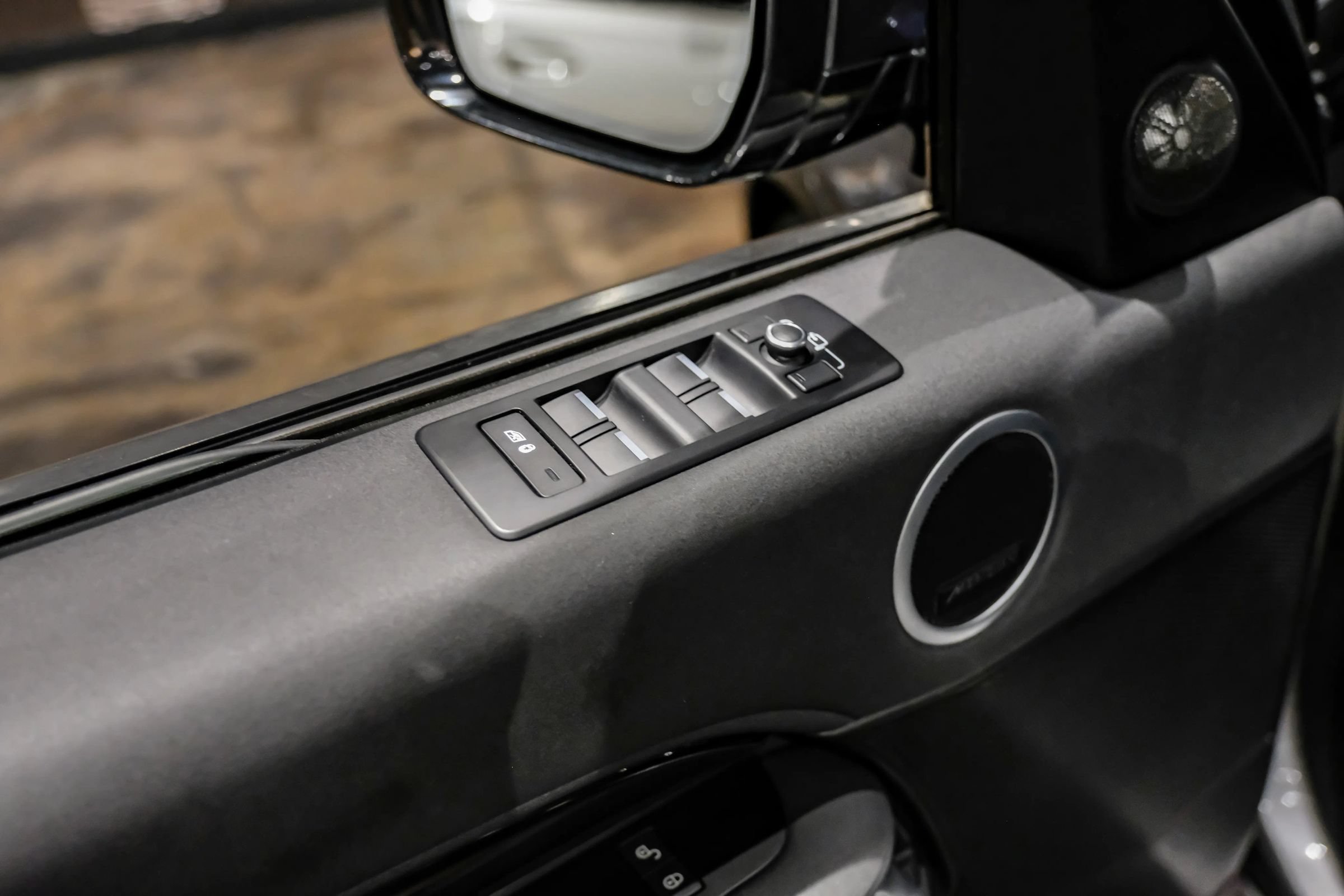 Used 2018 Land Rover Discovery SE AWD/4WD image 43
