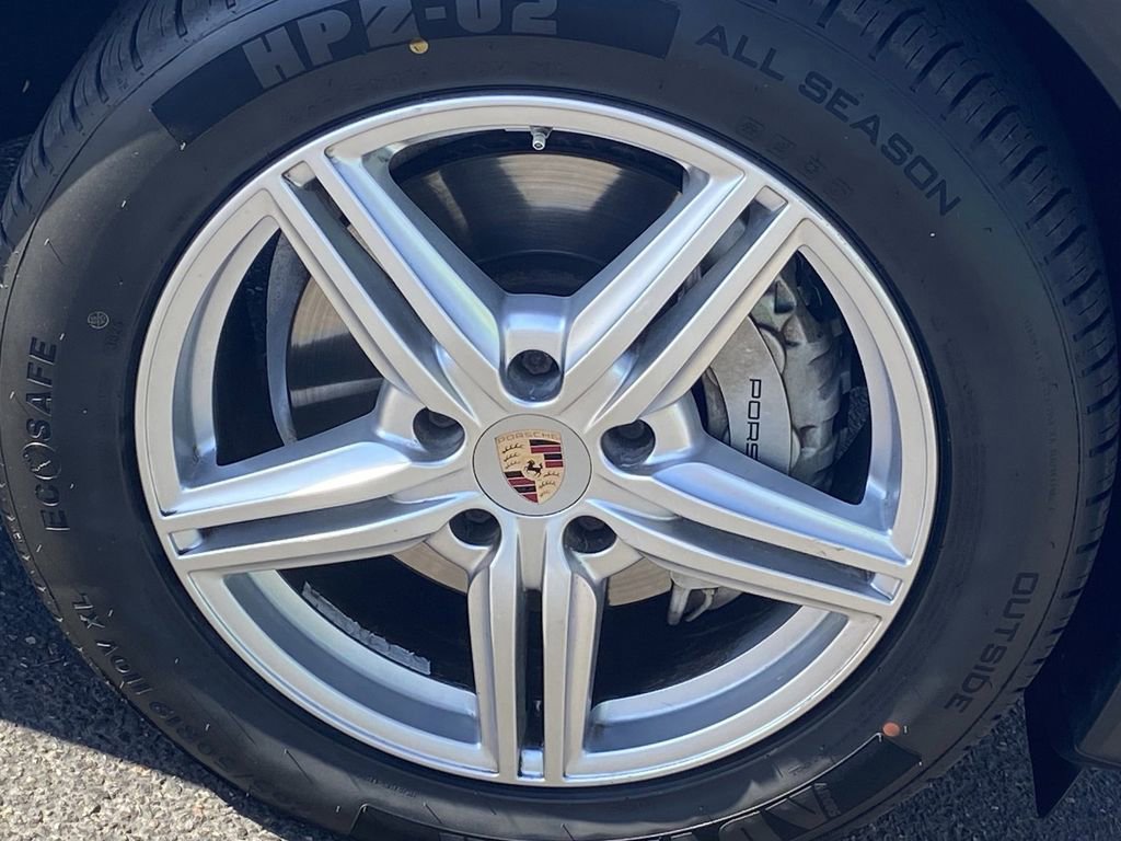 Used 2014 Porsche Cayenne S AWD/4WD image 9