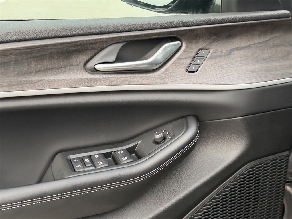 New 2025 Jeep Grand Cherokee L Limited image 12