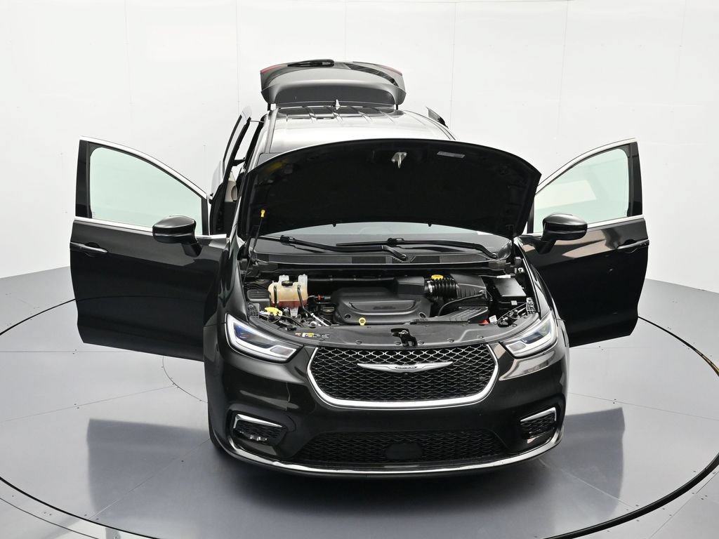 Certified 2023 Chrysler Pacifica Touring-L FWD image 46