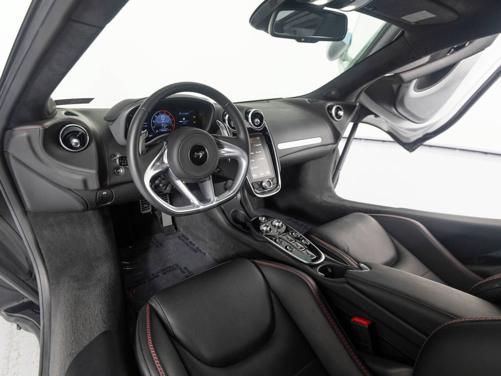 Used 2022 McLaren GT RWD image 13